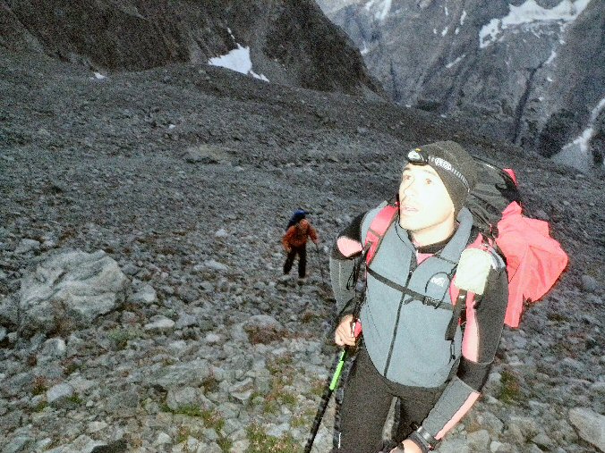 Aretes Cineastes 008.jpg - Dans le pierrier de la marche d'approche